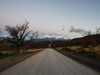 五星级酒店服务员正式工资是多少？